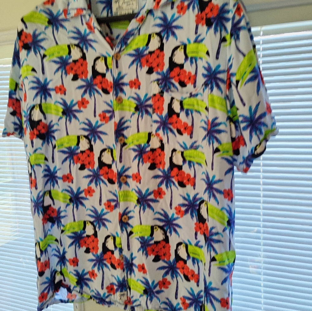 Trucks surf and swim co. Lg Hawaiian style shirt - Picture 3 of 5